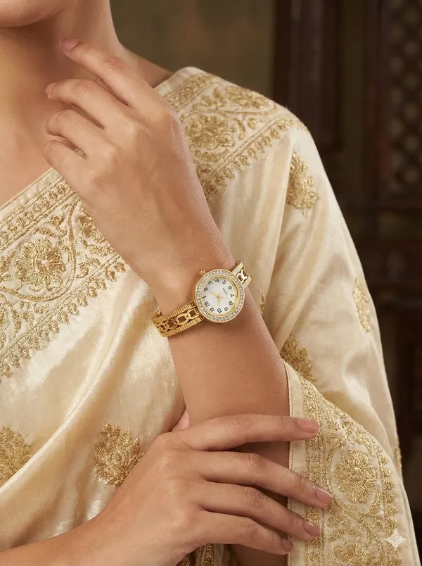Anti-Tarnish_Gold-Plated_Cutwork_Design_Women_Bracelet_Watch