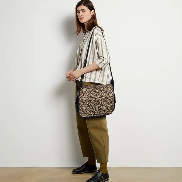 Black_Printed_Sling_Bag_Stylish_Compact_&_Easy_For_Everyday_Use