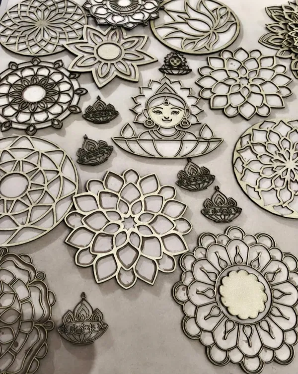 combo_of_Plastic_Quick-Dispense_Rangoli_Color_Tool_&_Multicolor_Mdf_Rangoli_Colour_For_Home_Decoration