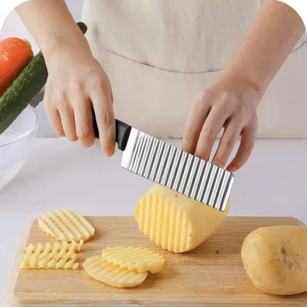Silver_Stainless_Steel_Crinkle_Cut_Knife_Wavy_Blade_Vegetable_Chopper_For_Potato_Carrot_And_Salad_Handle