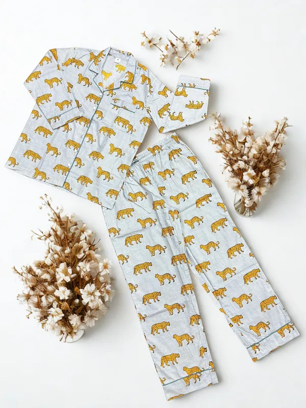 Multicolour_100%_Cotton_Tiger_Print_Pajama_Set_For_Women_|_Premium_&_Elegant_Pajama_Set