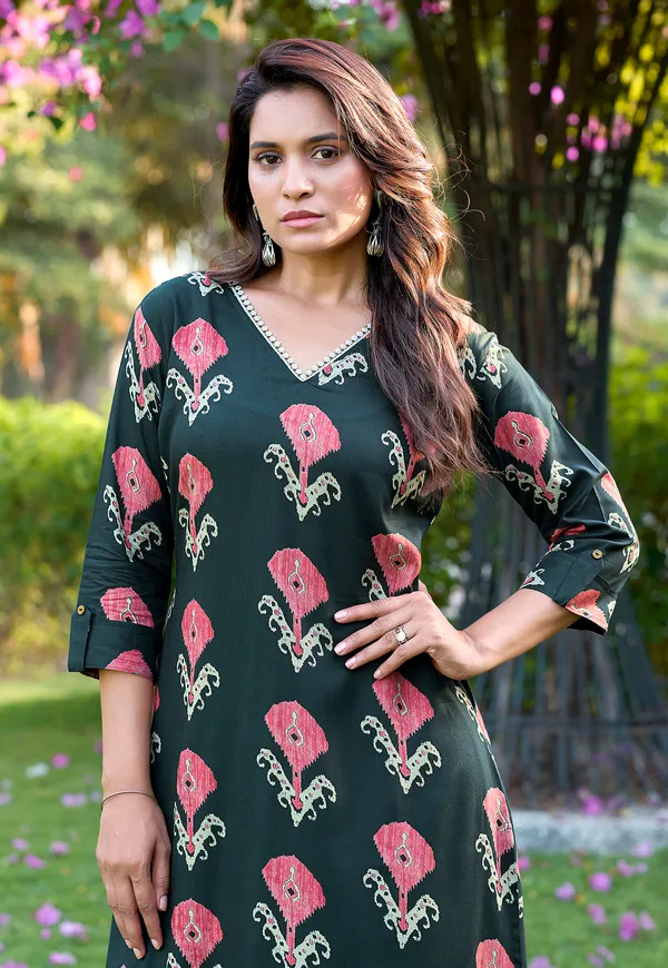 Black_Floral_Printed_V-Neck_Straight_Kurta_With_Palazzos_For_Women-SULEKHA2