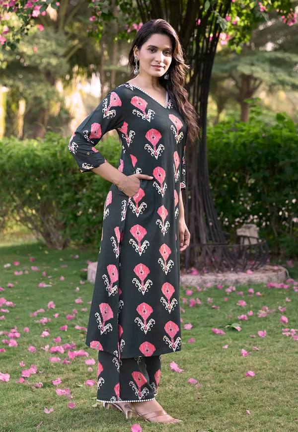 Black_Floral_Printed_V-Neck_Straight_Kurta_With_Palazzos_For_Women-SULEKHA2