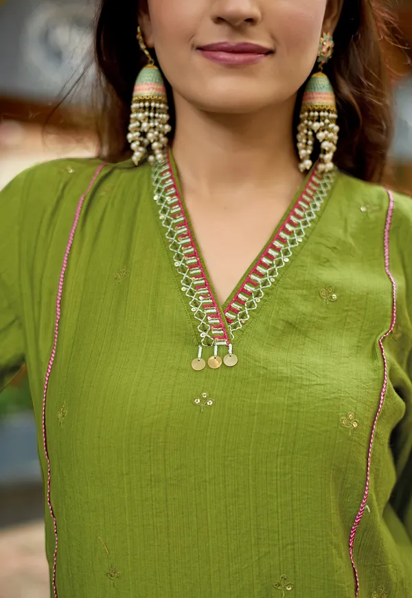 Green_Ethnic_Motifs_Embroidered_Regular_Thread_Work_Chanderi_Silk_Kurta_With_Palazzos_&_With_Dupatta_For_Women-_CHITRANGANA