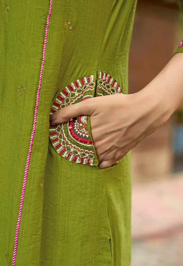 Green_Ethnic_Motifs_Embroidered_Regular_Thread_Work_Chanderi_Silk_Kurta_With_Palazzos_&_With_Dupatta_For_Women-_CHITRANGANA