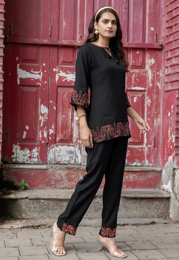 Black_Viscos_Rayon_Threadwork_Kurta_With_Trouser_Co-Ords_For_Women-CLASSIC