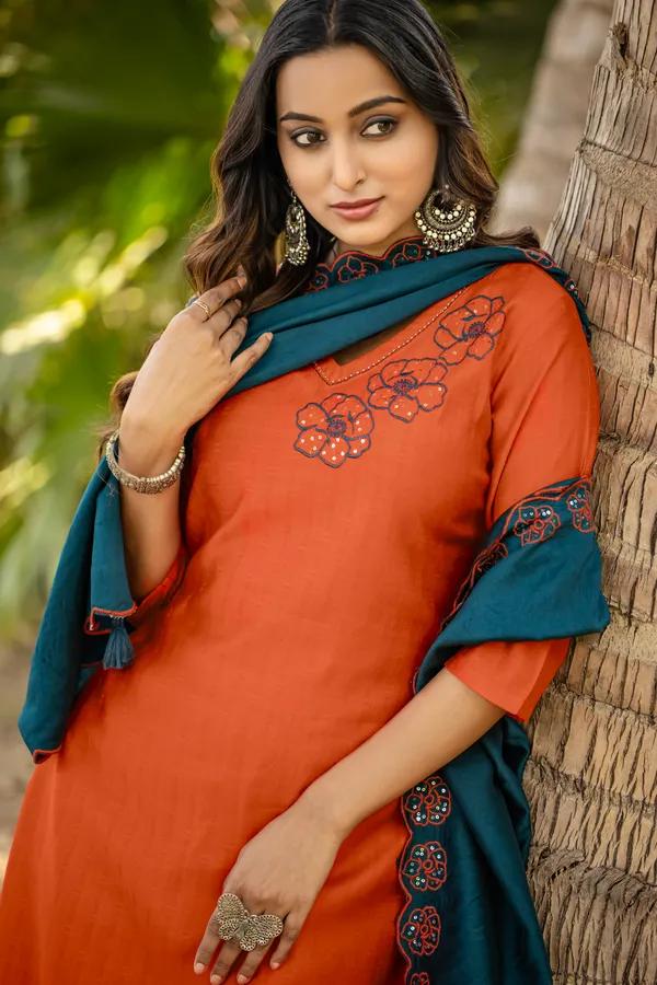 Red_Thread_&_Hand_Work_Viscose_Weaving_Kurta_With_Trouser_&_Dupatta_For_Women-ELITE