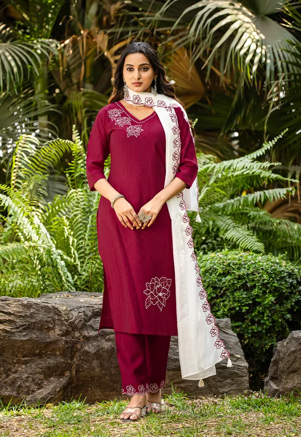 Maroon_Thread_&_Hand_Work_Viscose_Weaving_Kurta_With_Trouser_&_Dupatta_For_Women-ELITE