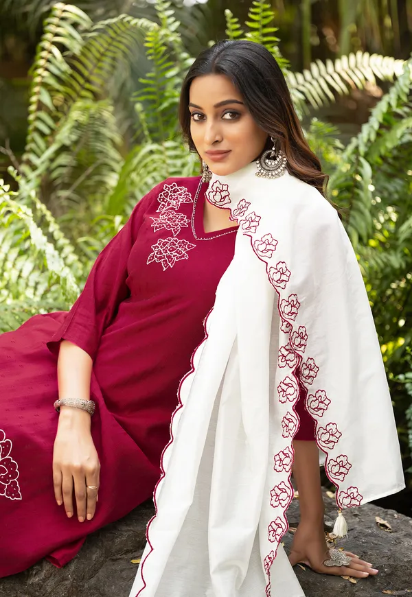 Maroon_Thread_&_Hand_Work_Viscose_Weaving_Kurta_With_Trouser_&_Dupatta_For_Women-ELITE