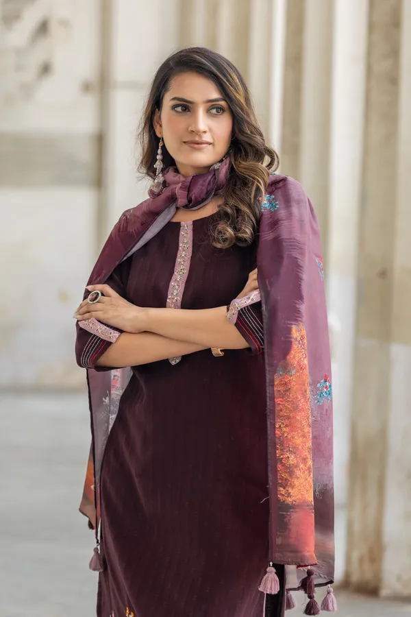 Floral_Embroidered_Straight_Kurta_With_Trousers_&_Dupatta-OD-14