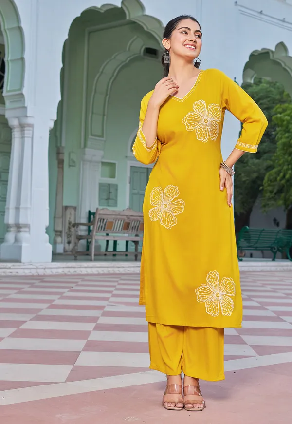 Floral_Embroidered_V-Neck_Thread_Work_Straight_Kurta_With_Trousers-RAMYAA