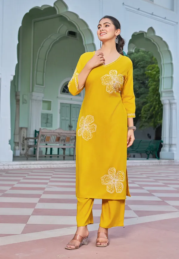 Floral_Embroidered_V-Neck_Thread_Work_Straight_Kurta_With_Trousers-RAMYAA