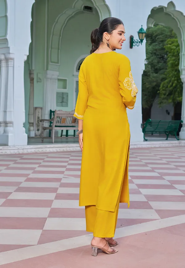 Floral_Embroidered_V-Neck_Thread_Work_Straight_Kurta_With_Trousers-RAMYAA