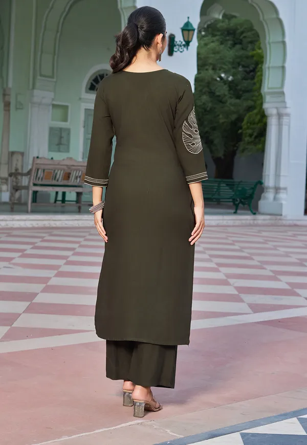 Floral_Embroidered_V-Neck_Thread_Work_Straight_Kurta_With_Trousers-RAMYAA