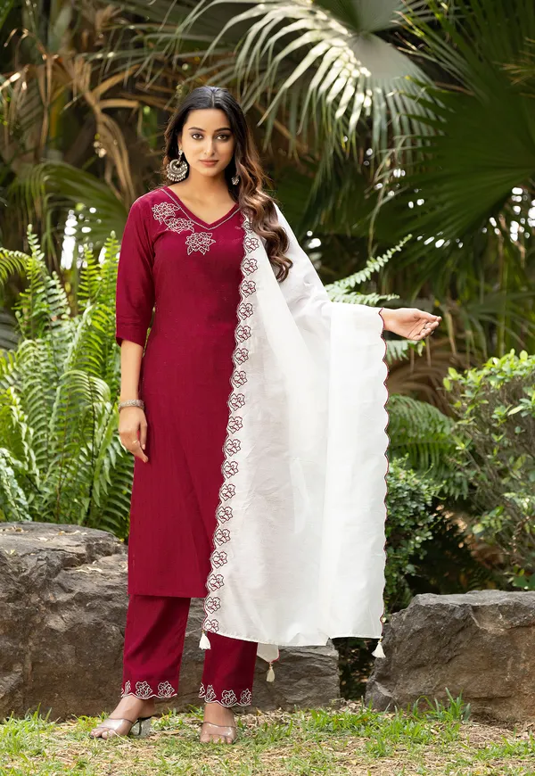 Maroon_Thread_&_Hand_Work_Viscose_Weaving_Kurta_With_Trouser_&_Dupatta_For_Women-ELITE