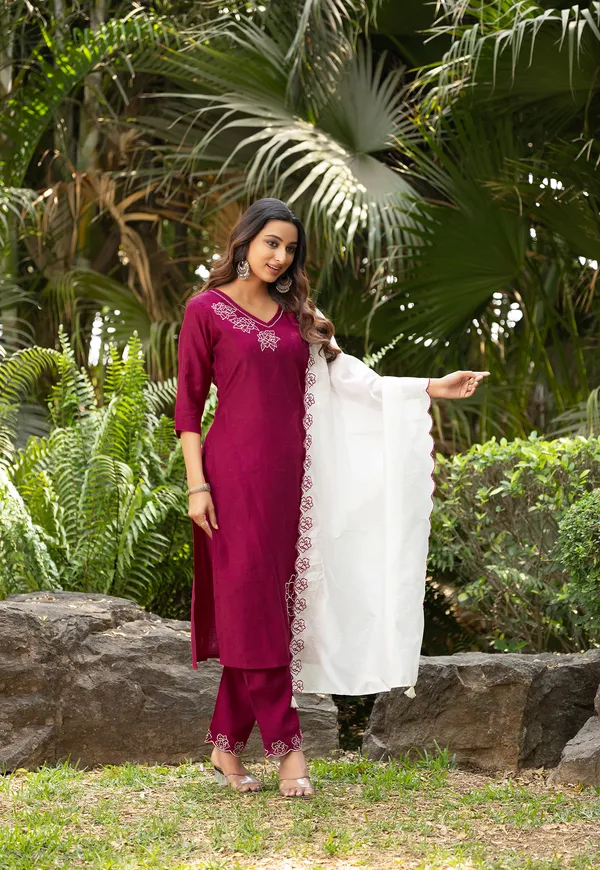 Maroon_Thread_&_Hand_Work_Viscose_Weaving_Kurta_With_Trouser_&_Dupatta_For_Women-ELITE