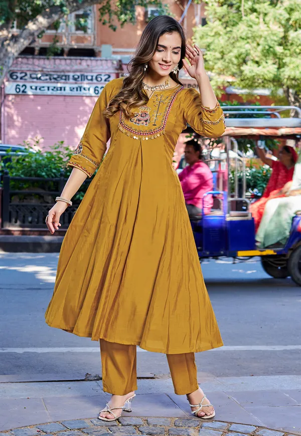Yellow_Mul_Chanderi_With_Thread_Work_&_Khatli_Work_Kurta_With_Trouser_&_With_Dupatta_For_Women-IV-1020