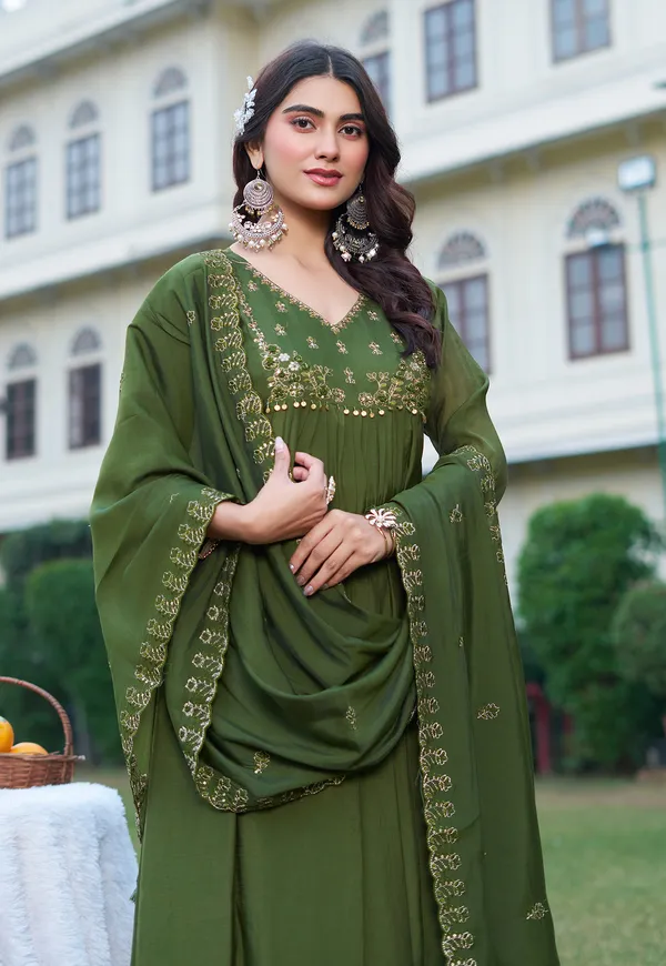 Green_Mul_Chanderi_With_Thread_Work_&_Khatli_Work_Kurta_With_Trouser_&_With_Dupatta_For_Women-IV-1018