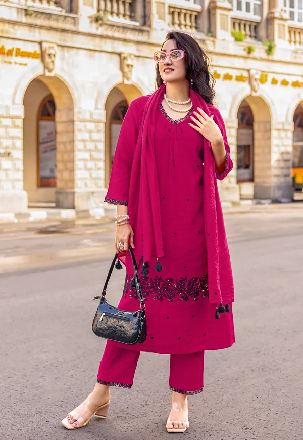 Pink_Viscos_Slub_Thread_&_Hand_Work_Kurta_&_Pant_With_Dupatta_For_Women-KESARIYA