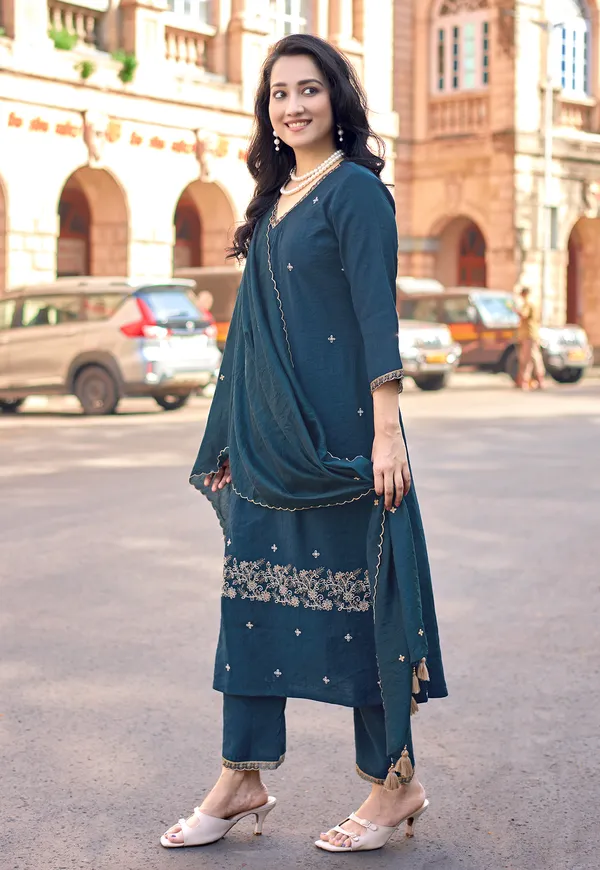 Teal_Viscos_Slub_Thread_&_Hand_Work_Kurta_&_Pant_With_Dupatta_For_Women-KESARIYA