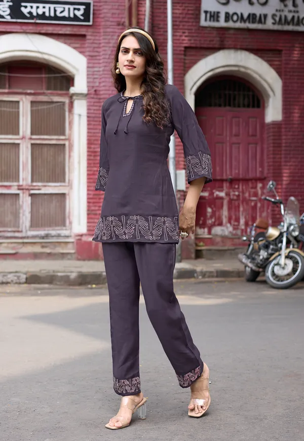 Purple_Viscos_Rayon_Threadwork_Kurta_With_Trouser_Co-Ords_For_Women-CLASSIC