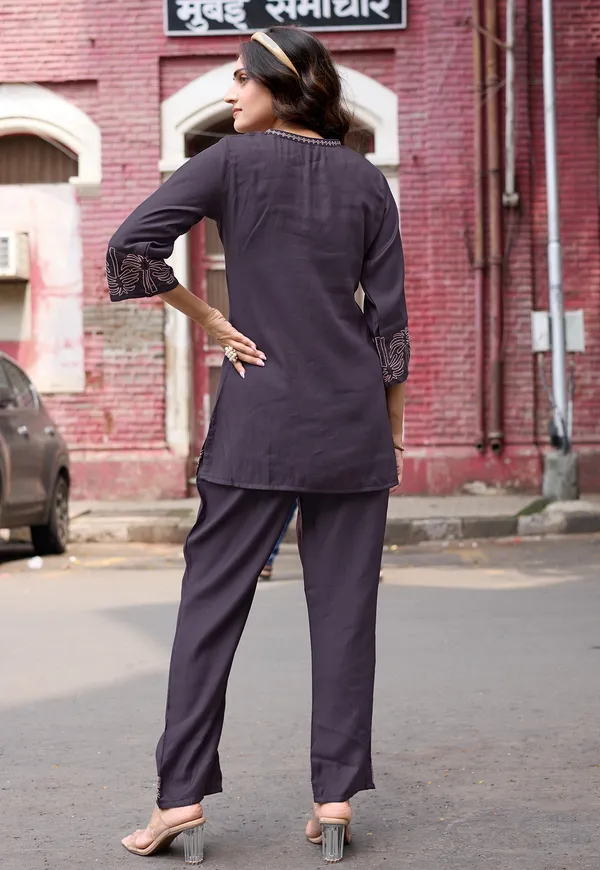 Purple_Viscos_Rayon_Threadwork_Kurta_With_Trouser_Co-Ords_For_Women-CLASSIC
