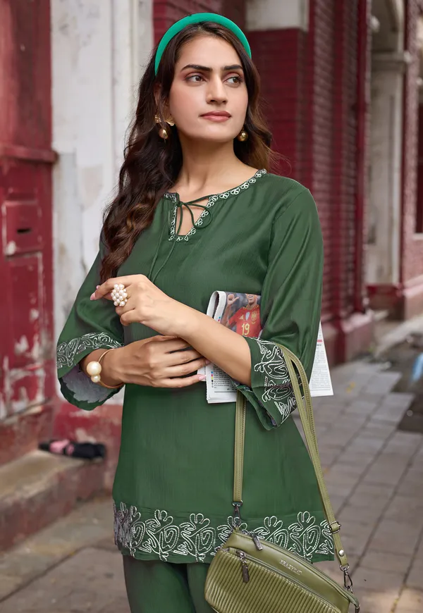 Green_Viscos_Rayon_Threadwork_Kurta_With_Trouser_Co-Ords_For_Women-CLASSIC