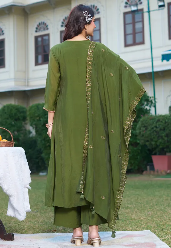 Green_Mul_Chanderi_With_Thread_Work_&_Khatli_Work_Kurta_With_Trouser_&_With_Dupatta_For_Women-IV-1018