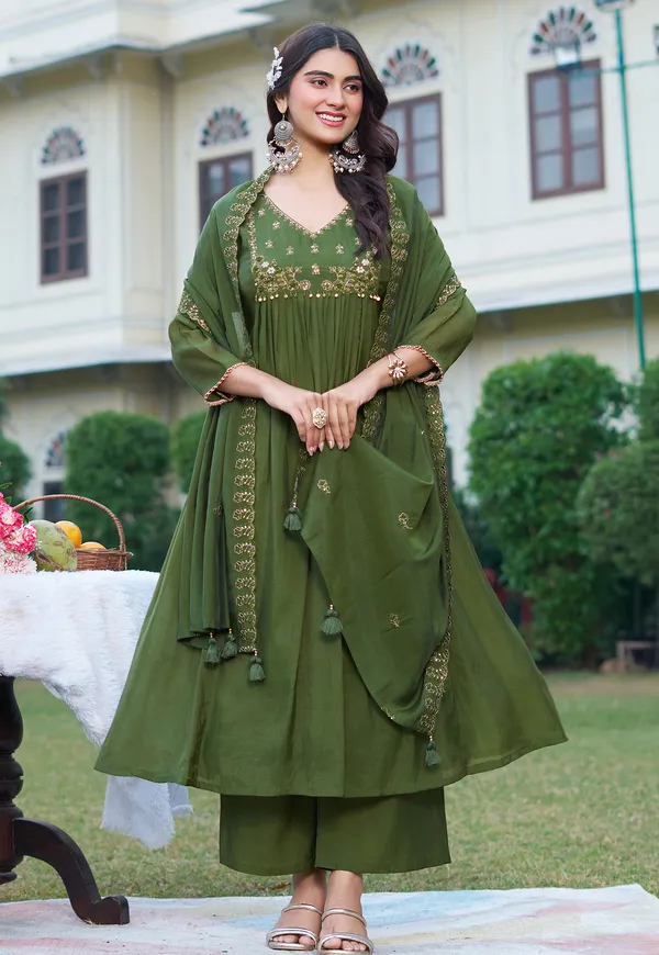 Green_Mul_Chanderi_With_Thread_Work_&_Khatli_Work_Kurta_With_Trouser_&_With_Dupatta_For_Women-IV-1018