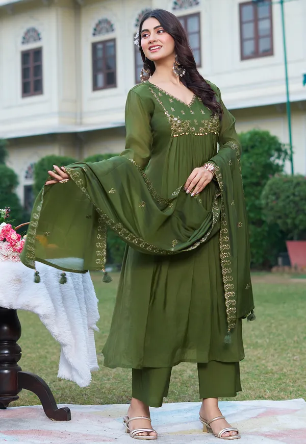 Green_Mul_Chanderi_With_Thread_Work_&_Khatli_Work_Kurta_With_Trouser_&_With_Dupatta_For_Women-IV-1018