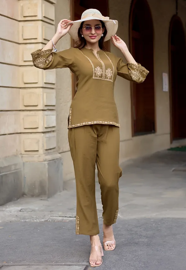 Printed_Shirt_Collar_Top_With_Trousers_Co-Ords-KORRA2