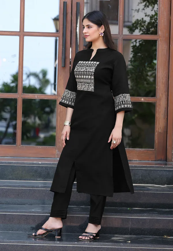 Black_Viscos_Rayon_Kurta_With_Trouser_For_Women-SAMYAA