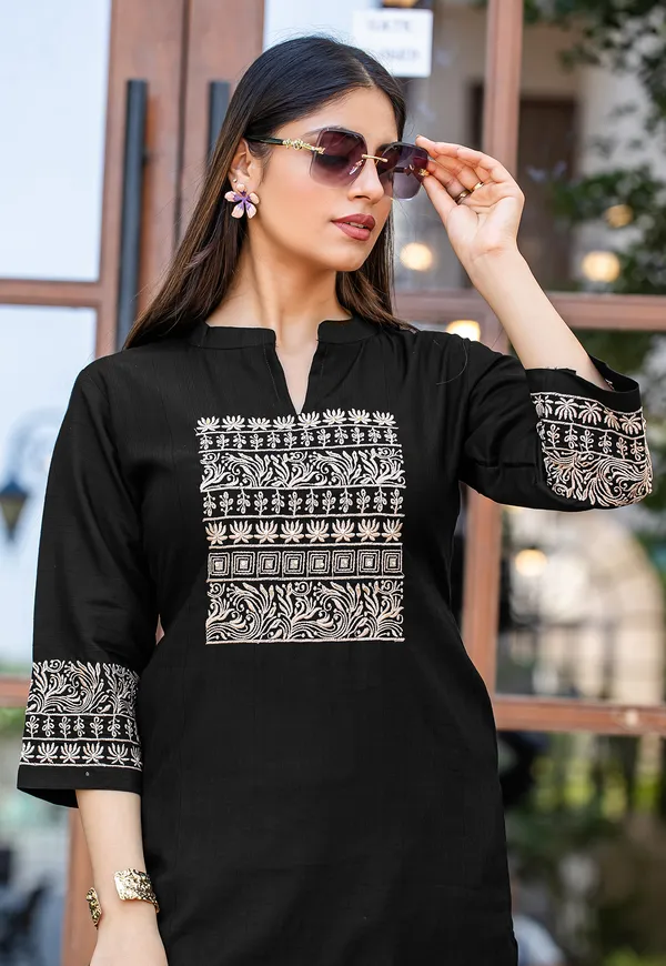 Black_Viscos_Rayon_Kurta_With_Trouser_For_Women-SAMYAA