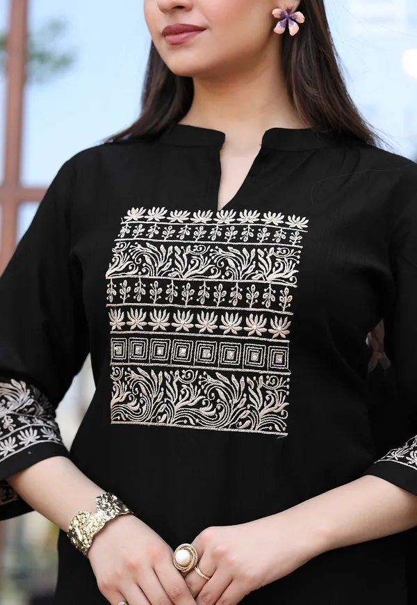 Black_Viscos_Rayon_Kurta_With_Trouser_For_Women-SAMYAA