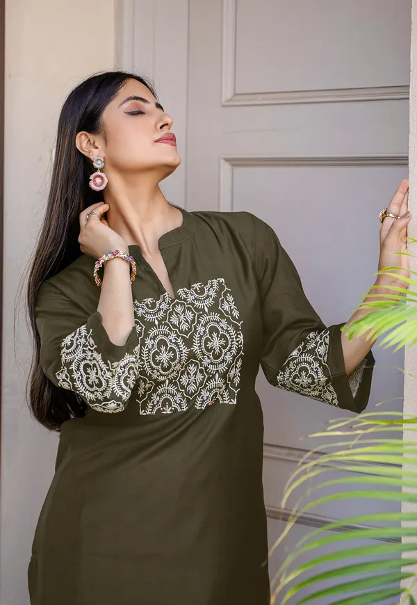 Green_Viscos_Rayon_Kurta_With_Trouser_For_Women-SAMYAA