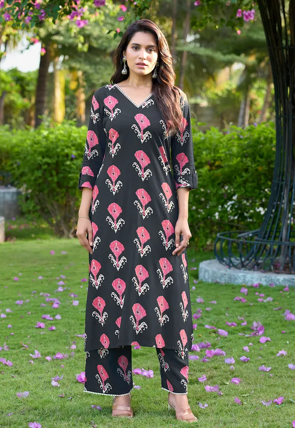 Black_Floral_Printed_V-Neck_Straight_Kurta_With_Palazzos_For_Women-SULEKHA2