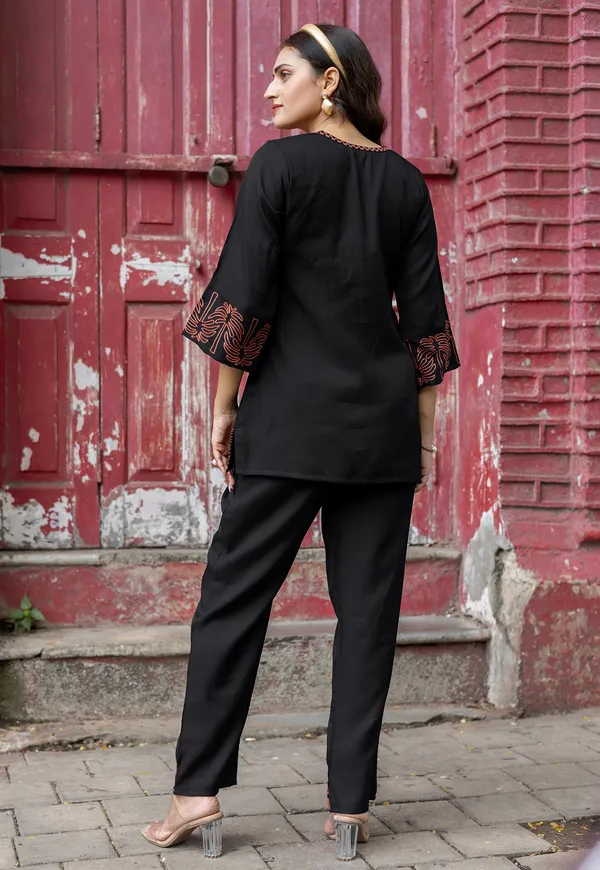 Black_Viscos_Rayon_Threadwork_Kurta_With_Trouser_Co-Ords_For_Women-CLASSIC