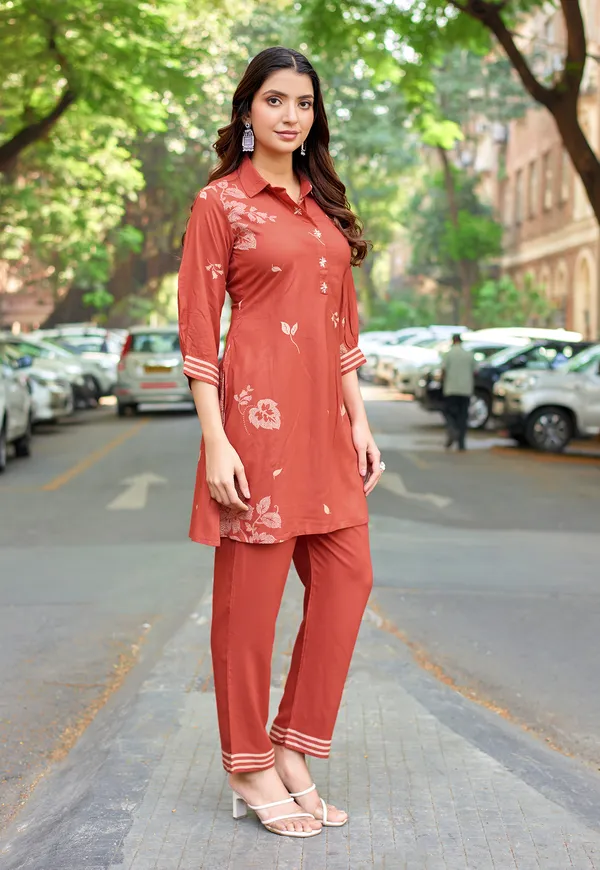 Maroon_Tunic_&_Trousers_Co-Ord_Set_For_Women-RASIKA