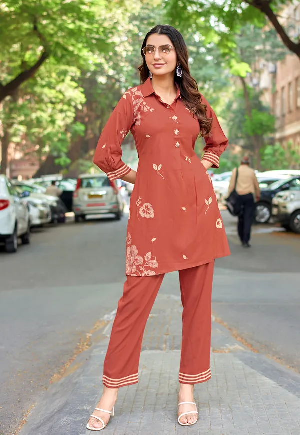 Maroon_Tunic_&_Trousers_Co-Ord_Set_For_Women-RASIKA