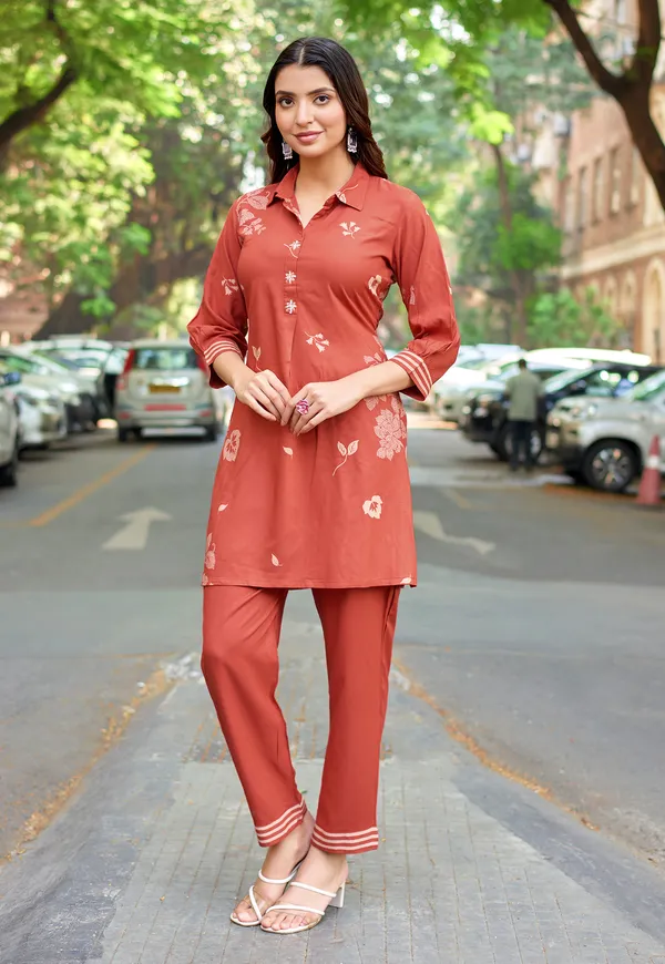 Maroon_Tunic_&_Trousers_Co-Ord_Set_For_Women-RASIKA