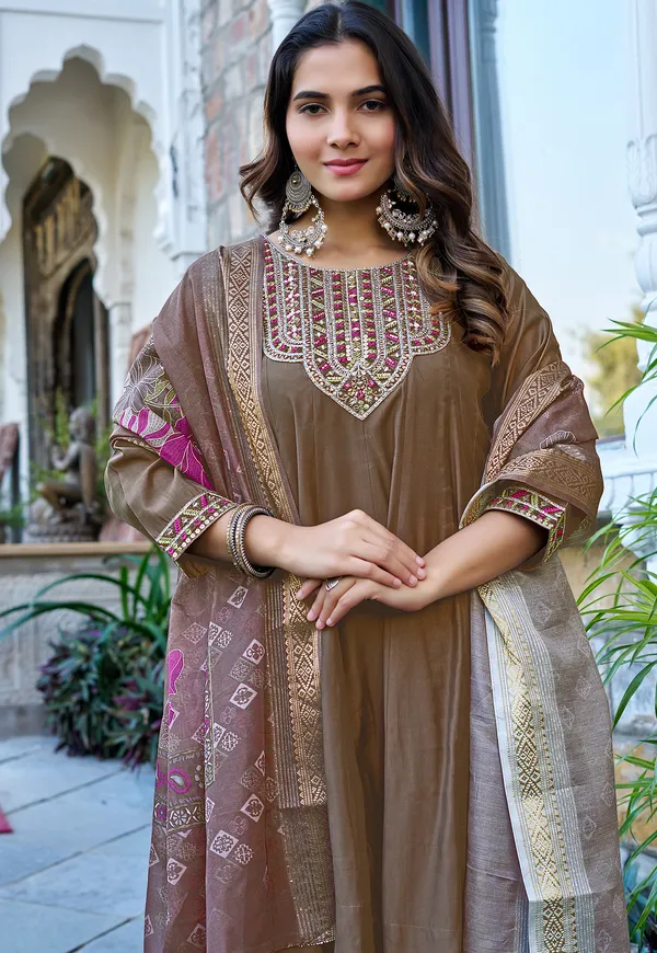 Women_Ethnic_Motifs_Embroidered_Roman_Kurta_with_Trousers_&_Dupatta-KS-224