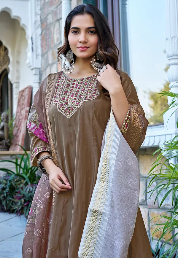 Women_Ethnic_Motifs_Embroidered_Roman_Kurta_with_Trousers_&_Dupatta-KS-224
