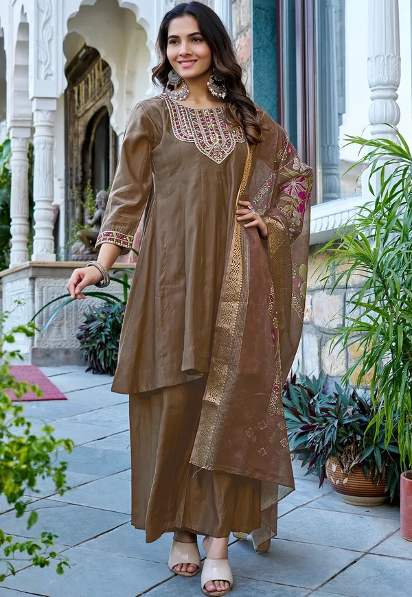 Women_Ethnic_Motifs_Embroidered_Roman_Kurta_with_Trousers_&_Dupatta-KS-224
