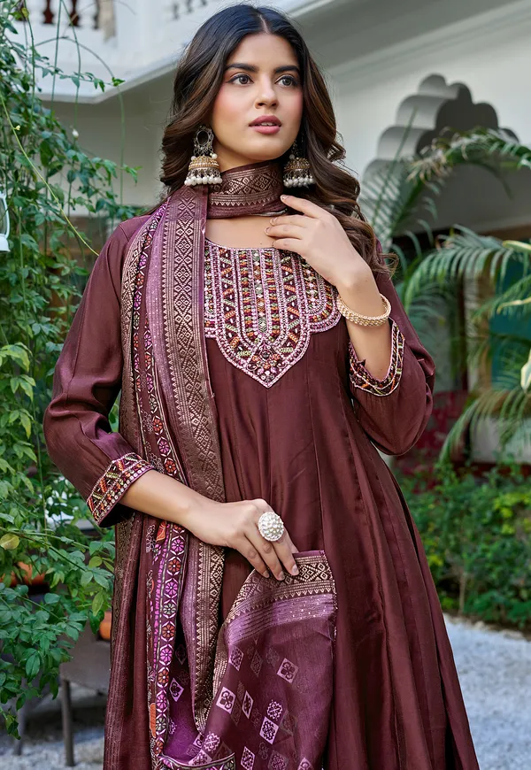 Women_Ethnic_Motifs_Embroidered_Roman_Kurta_with_Trousers_&_Dupatta-KS-225