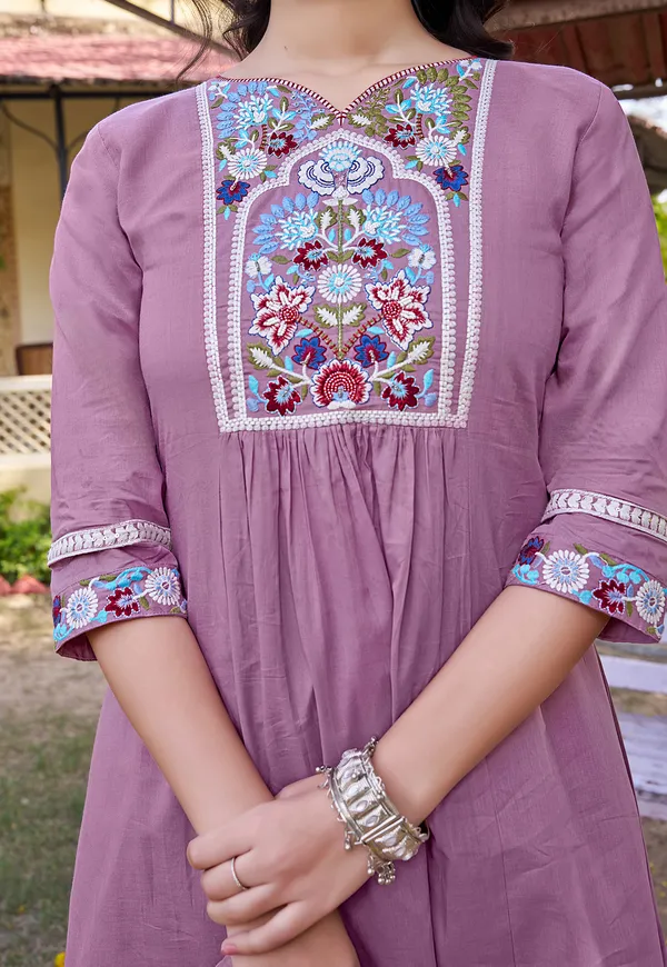 Women_Floral_Embroidered_Empire_Thread_Work_Cotton_Cambridge_Kurta__Pant_&_With_Dupatta-KS-250