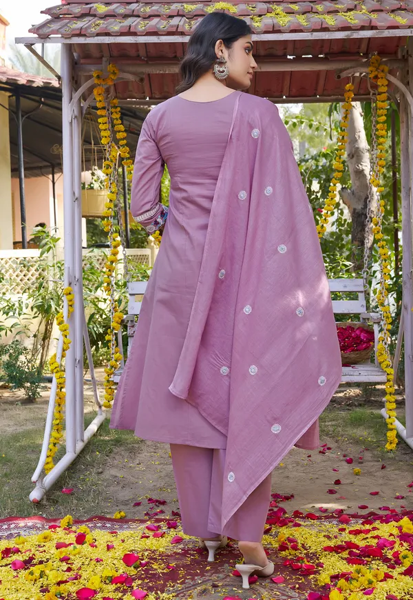 Women_Floral_Embroidered_Empire_Thread_Work_Cotton_Cambridge_Kurta__Pant_&_With_Dupatta-KS-250