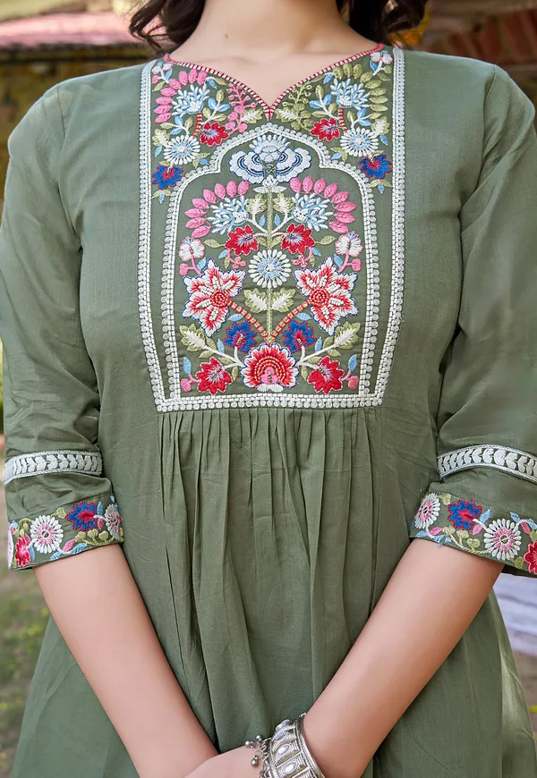 Women_Floral_Embroidered_Empire_Thread_Work_Cotton_Cambridge_Kurta__Pant_&_With_Dupatta-KS-253