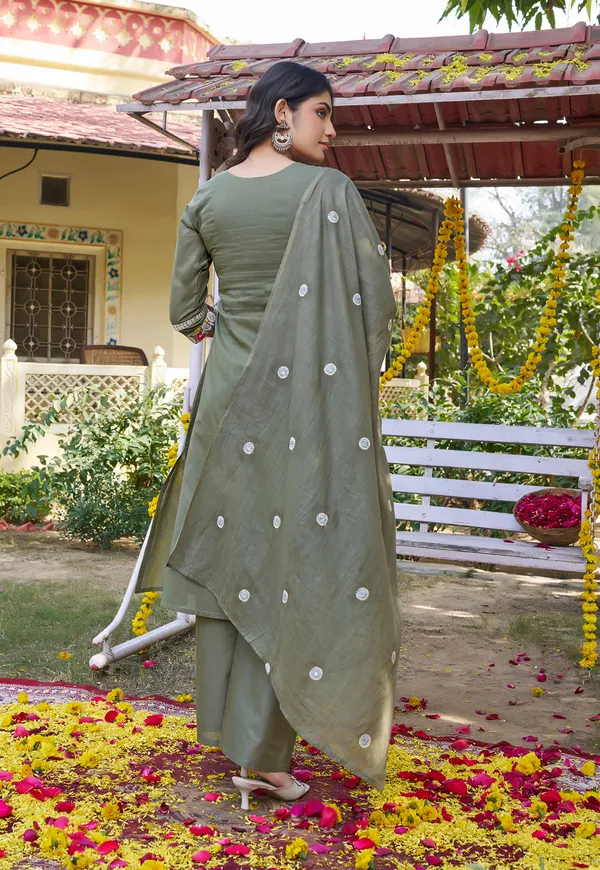 Women_Floral_Embroidered_Empire_Thread_Work_Cotton_Cambridge_Kurta__Pant_&_With_Dupatta-KS-253