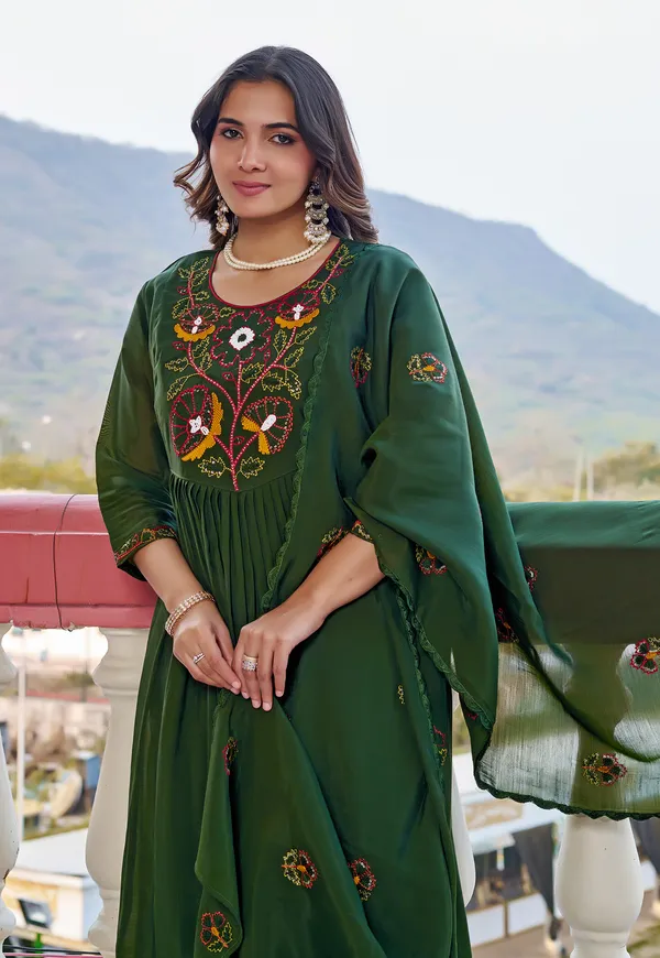 Women_Floral_Embroidered_Empire_Thread_Work_Dhabu_Cotton_Kurta_Pant_With_Dupatta-KS-266