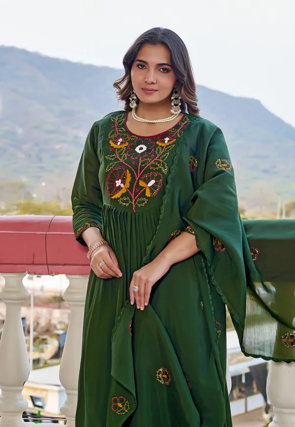 Women_Floral_Embroidered_Empire_Thread_Work_Dhabu_Cotton_Kurta_Pant_With_Dupatta-KS-266
